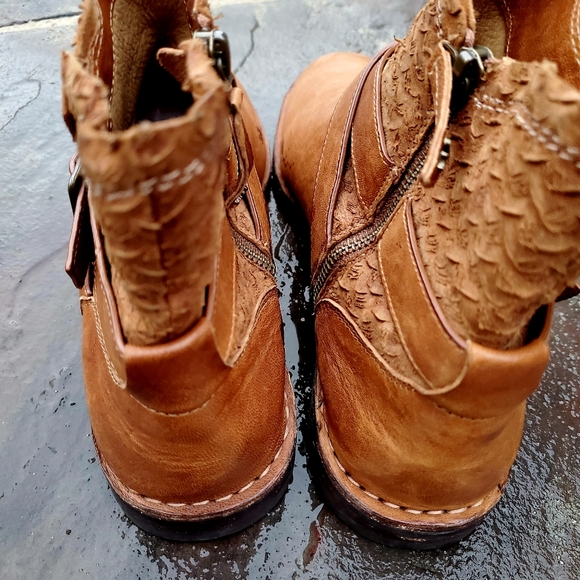 TRASK Alexa Ankle Boots - Picture 12 of 12